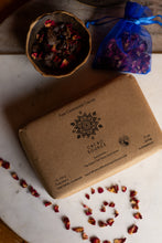 Load image into Gallery viewer, Gift Set~ Single Origin Ceremonial Grade Cacao~ Vitality Support spice Mix~ Ceremonial Cup